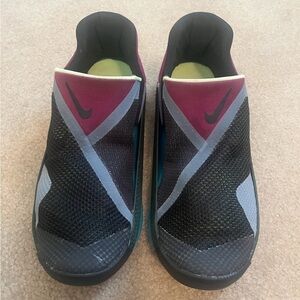 Men's size 7.5 NIKE FLYEASE athletic SHOES sneakers